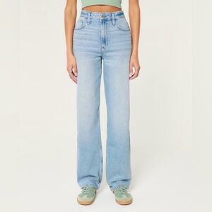 Hollister Ultra High Rise Dad Jean. Women’s 26 Regular (actual 25X29.5)